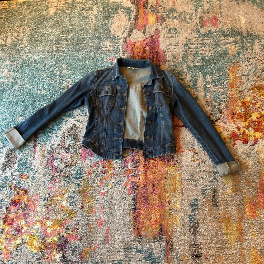 cabi jean jacket!!